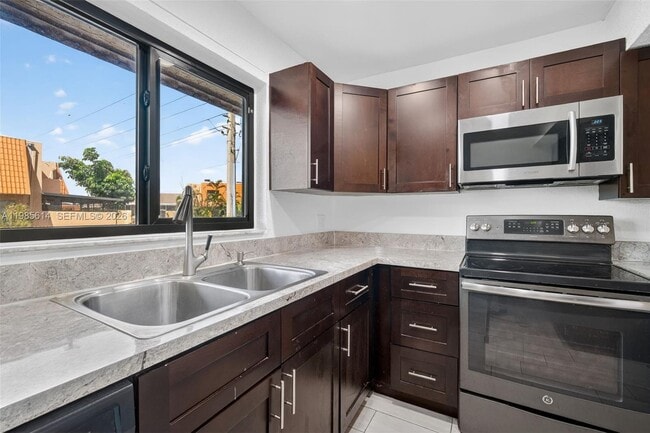 Building Photo - 1451 NW 92nd Ave