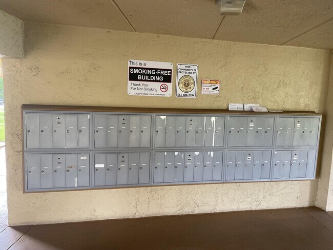 Building Photo - 555 Purdy Ln