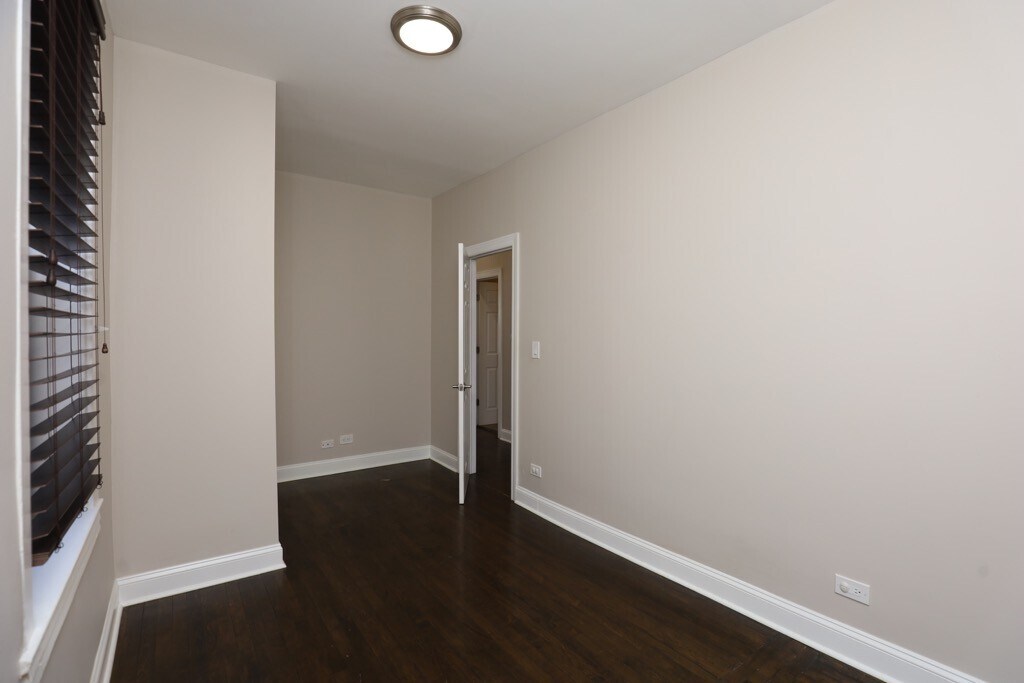 Building Photo - 2019 N Hoyne Ave