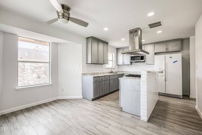 Building Photo - 5729 Saplinas Rd