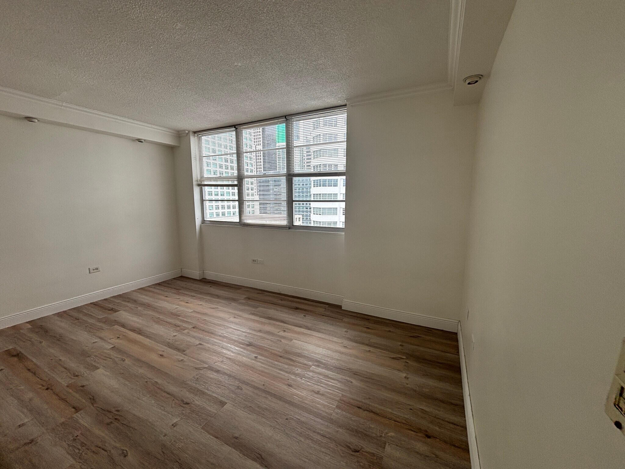 Building Photo - 999 Brickell Bay Dr