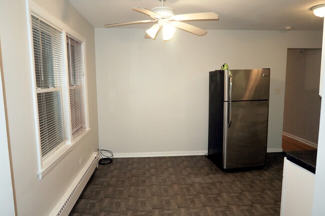 Building Photo - 6048 N Elston Ave