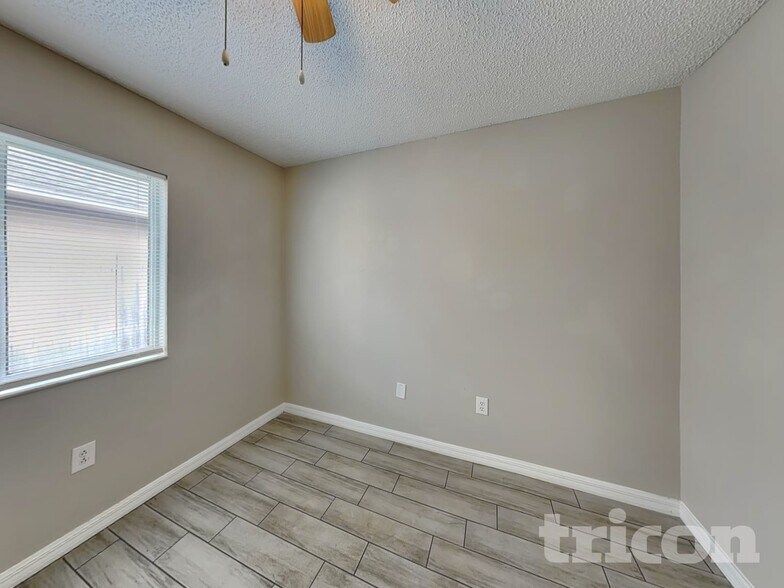 Building Photo - 533 Scarlet Maple Ct