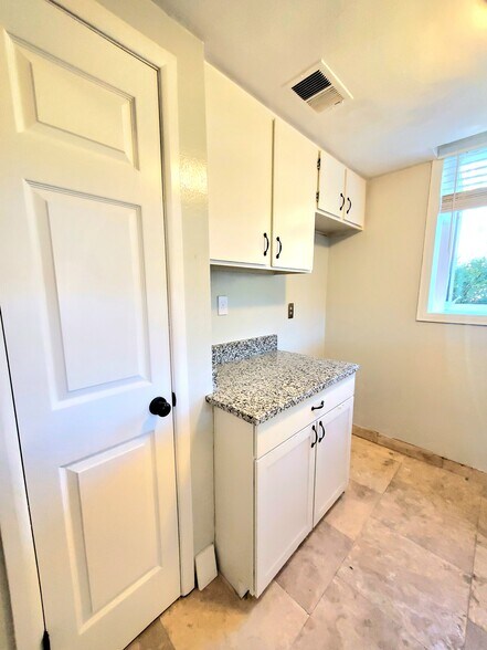 Building Photo - 3061 S Ursula Cir