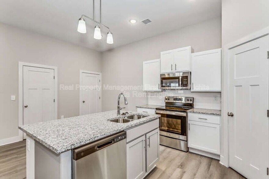 Building Photo - 3410 W 45th St S
