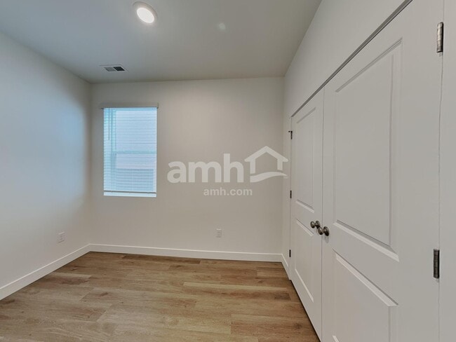 Building Photo - 4823 85th Dr NE