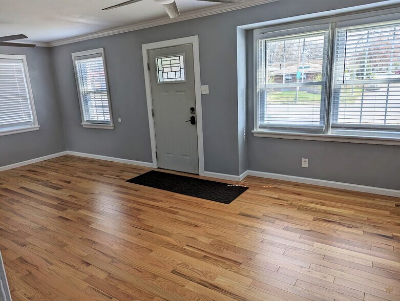 Building Photo - 7417 Morganford Rd