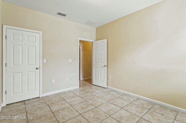 Building Photo - 2405 Caney Wood Ct S