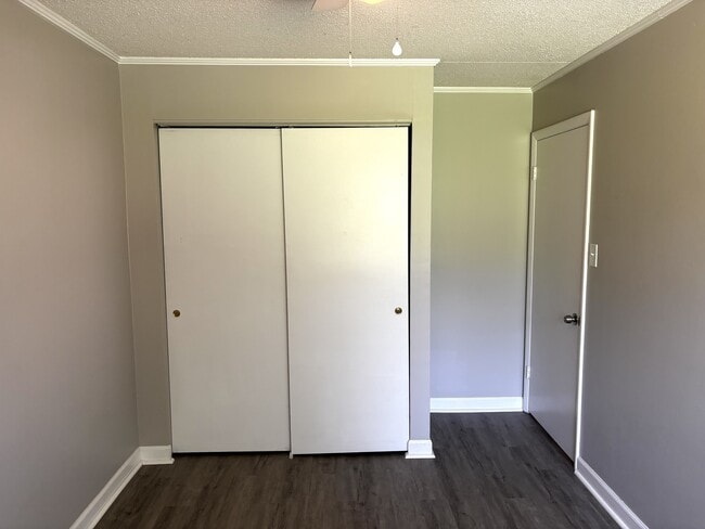 Building Photo - 2733 Jersey Ave
