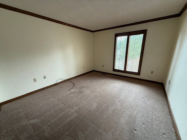 Building Photo - 590 Wedgwood Dr