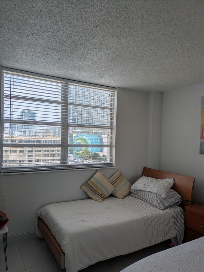 Building Photo - 1849 S Ocean Dr