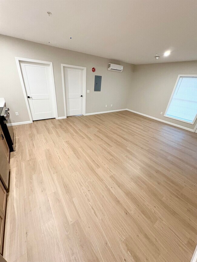 Building Photo - 15 Mountain Rd