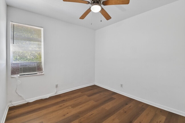 Building Photo - 635 6th St