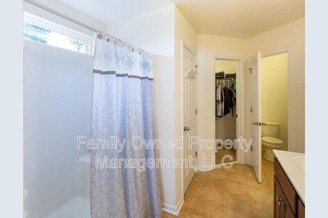 Building Photo - 159 Meadow Wood Rd