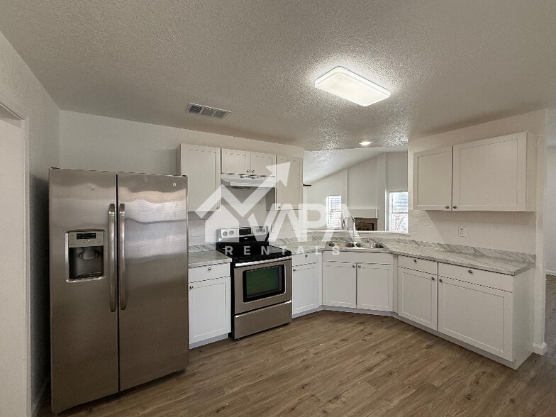 Building Photo - 1211 Tinson