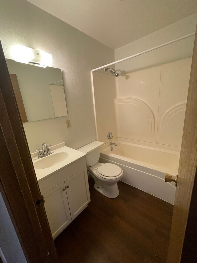 Building Photo - 809-809-1/2 20th Ave