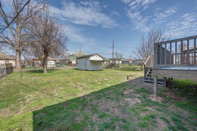 Building Photo - 21 Maple Ave