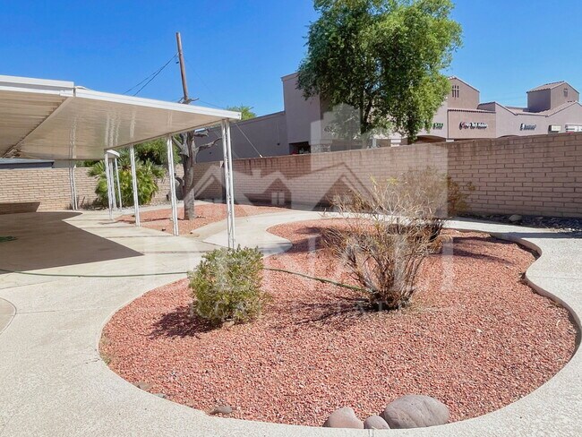 Building Photo - 2401 E Meadowbrook Ave