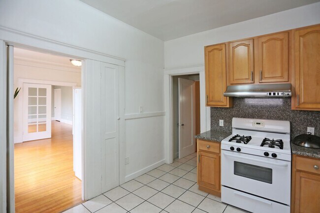 Building Photo - 312 20th Ave