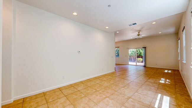 Building Photo - Rincon Valley FIVE Bedroom Three Bathroom Single Family Home!