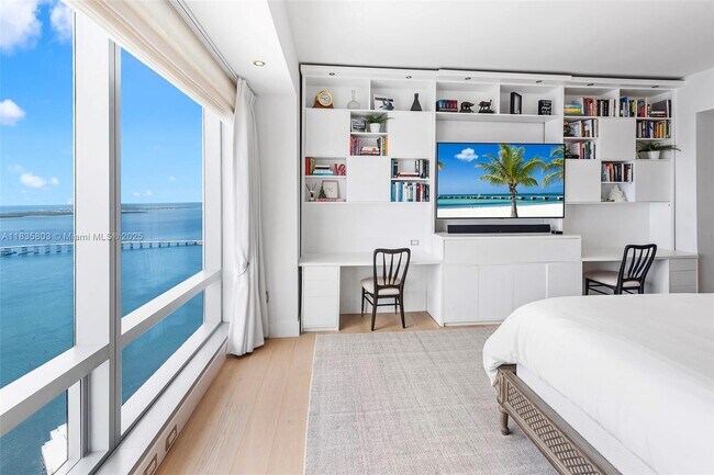Building Photo - 1425 Brickell Ave