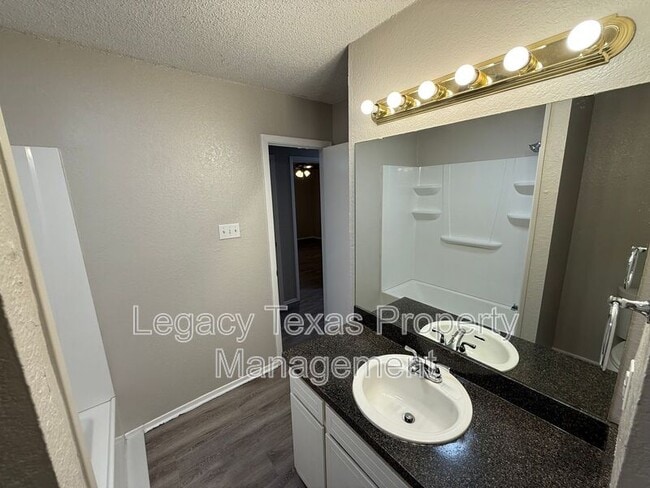 Building Photo - 516 Highpoint Dr