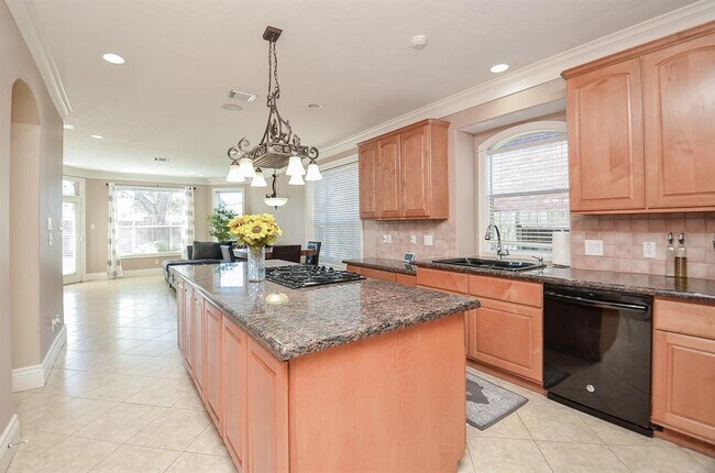 Building Photo - 5835 Stratford Gardens Dr