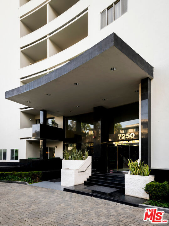 Building Photo - 7250 Franklin Ave