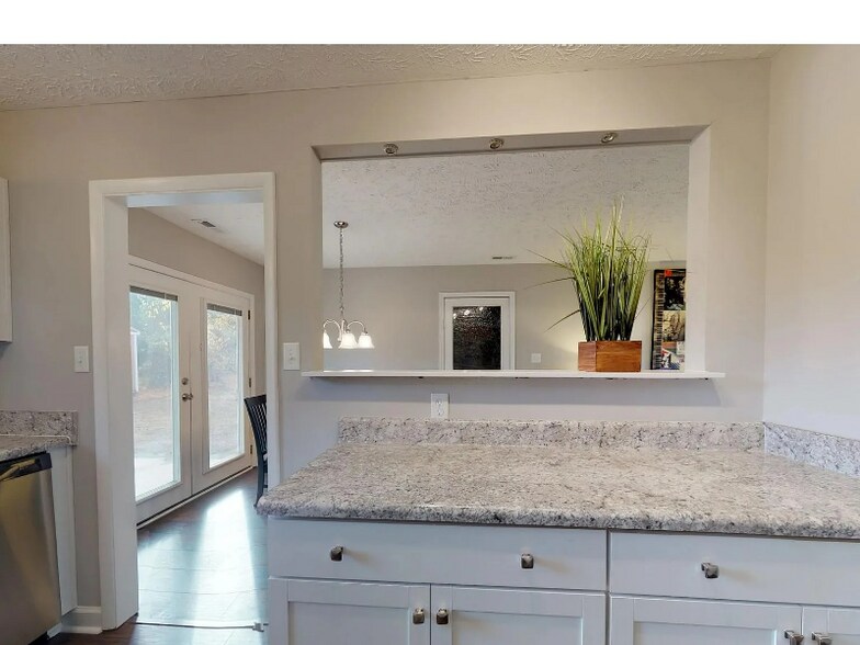 Building Photo - 1515 Doncaster Dr