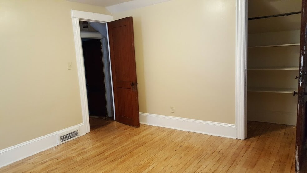 Upper bedroom w closet - 404 W Court St