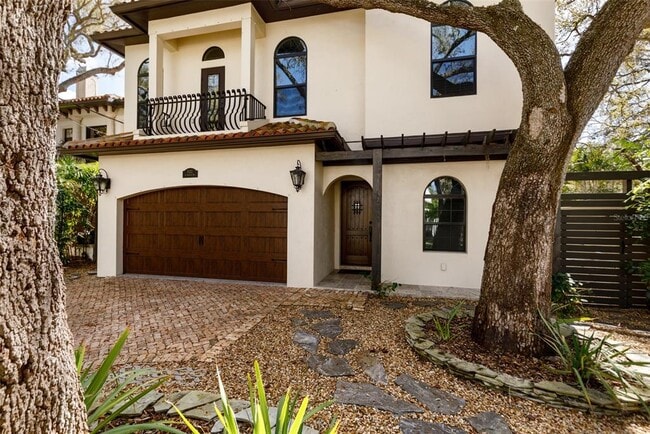 Building Photo - 3122 W Oakellar Ave