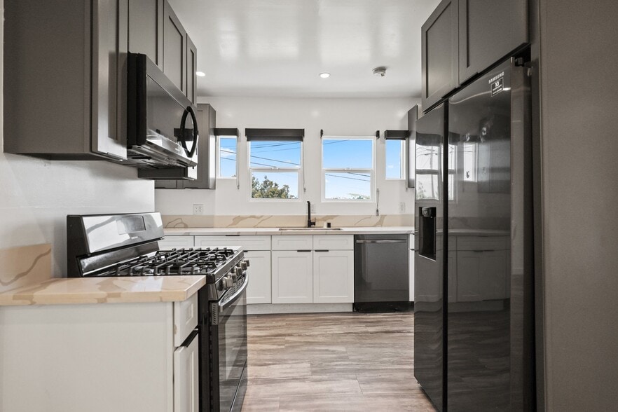 Building Photo - 1023 Tremont St