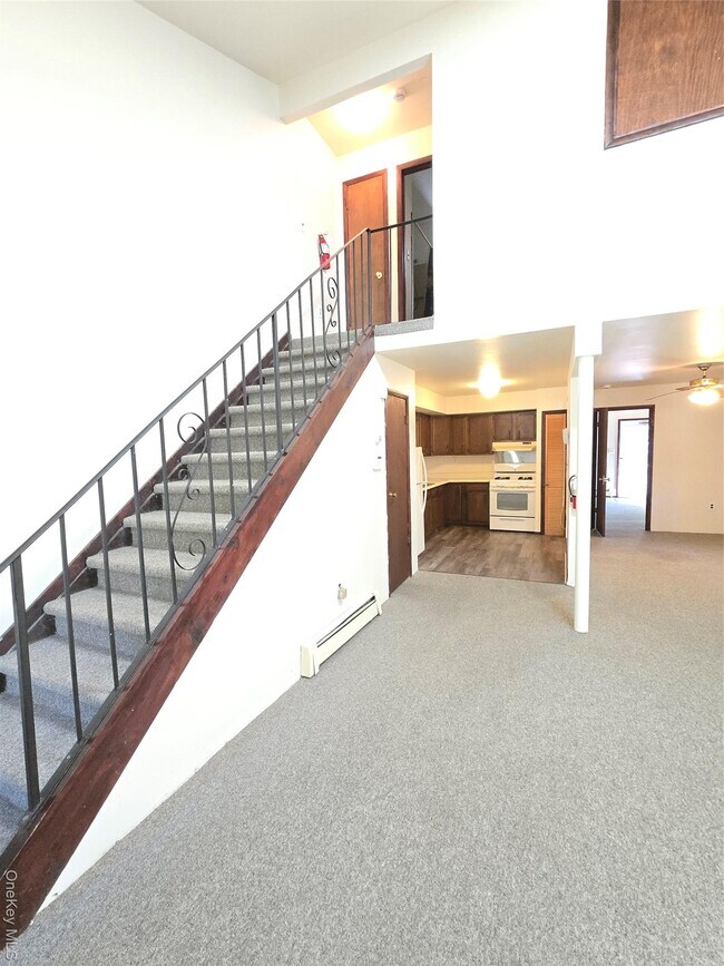 Building Photo - 32 Genung St