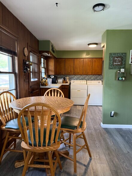 Building Photo - 809 Croghan Ave