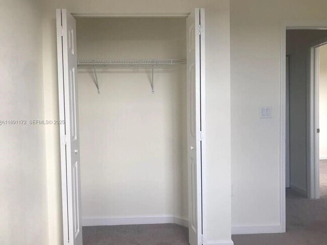 Building Photo - 10401 W 32nd Ln