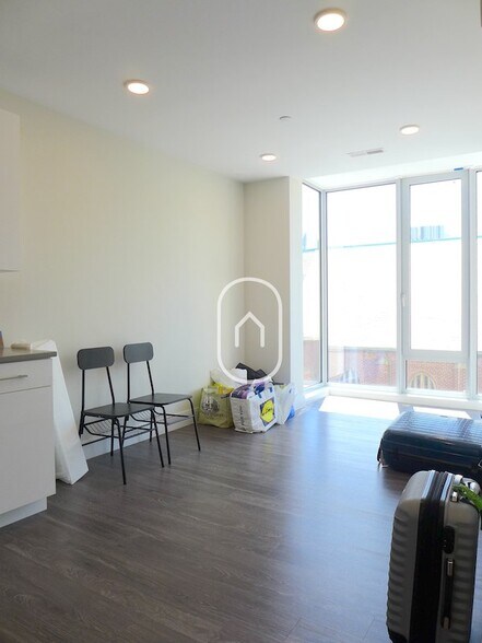 Building Photo - 22 Saint Cyprians Pl