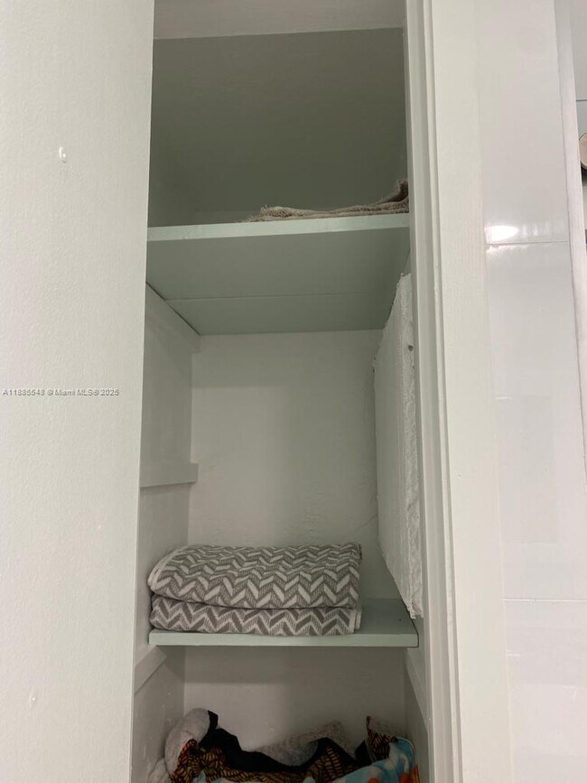 Building Photo - 2539 S Bayshore Dr