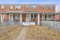 Building Photo - Three-Bedroom House In Dundalk