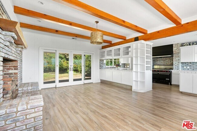 Building Photo - 6363 Sycamore Meadows Dr