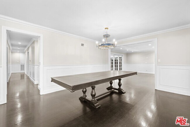 Building Photo - 5525 Matilija Ave