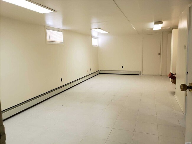 Building Photo - 159-02 59th Ave