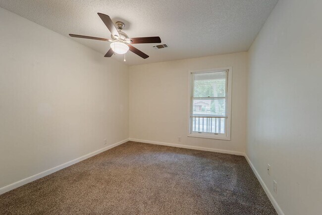 Building Photo - 26 Orantes Pl