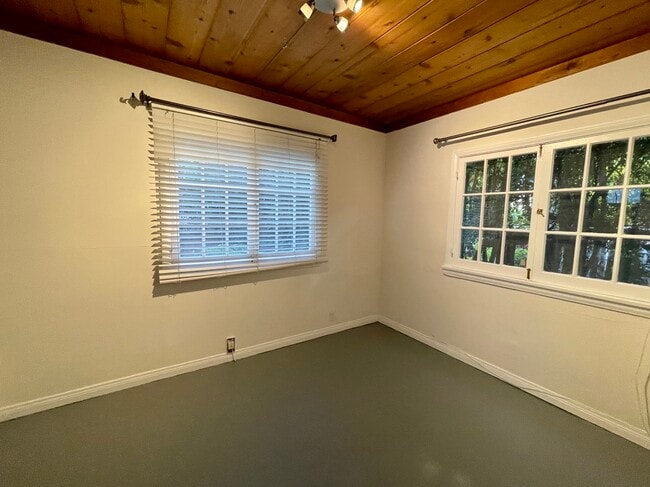 Building Photo - 1132 Cory Ave