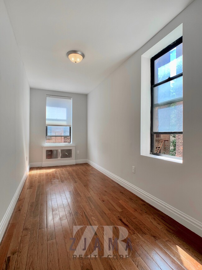 Building Photo - 715 St Marks Ave