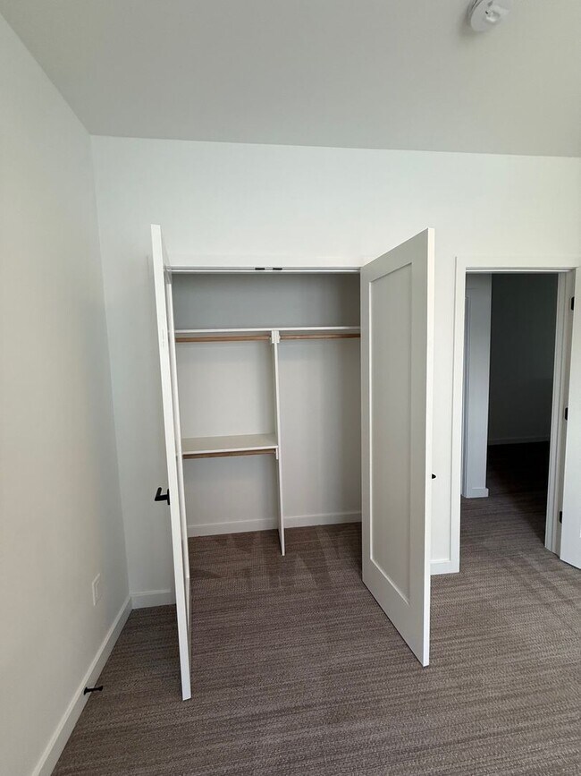 Building Photo - Single Family HOME with 3 Bedrooms 2 1/2 B...