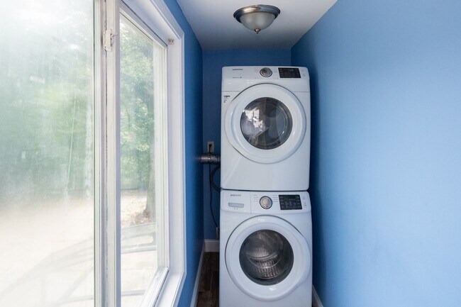 Building Photo - Spacious 5BR House in Takoma Park