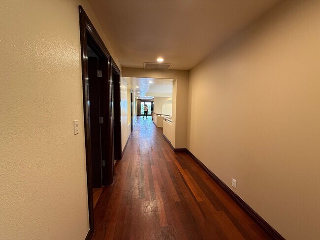 Building Photo - 466 Portlock Rd