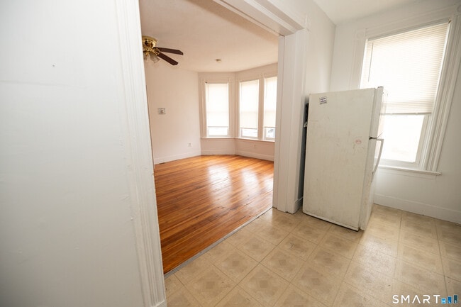 Building Photo - 473 Howard Ave