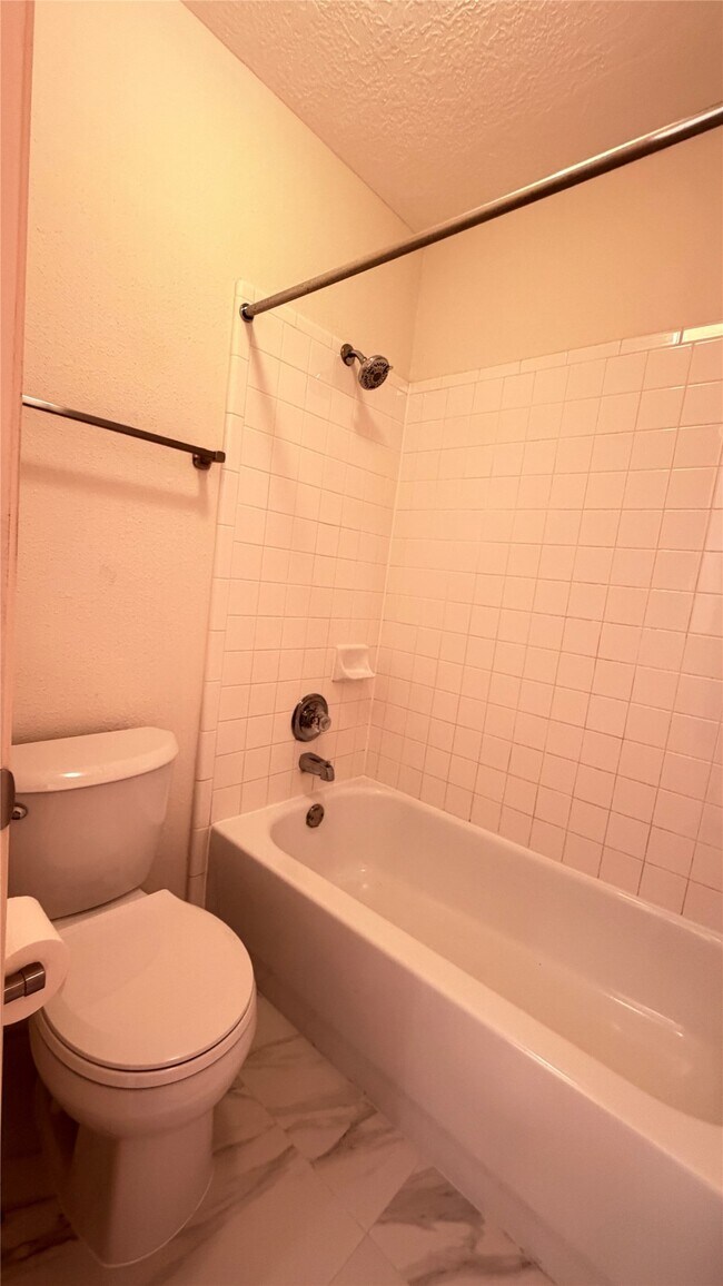 Building Photo - 10555 Turtlewood Ct