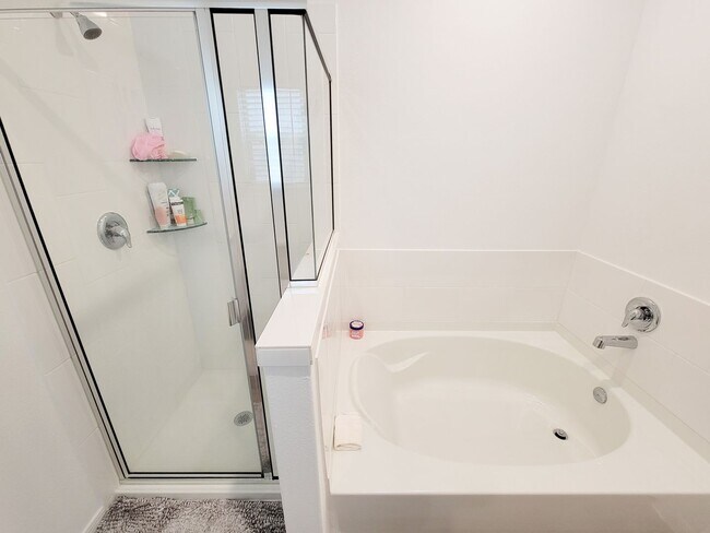 Building Photo - Ready to move in! The Granville floor plan...